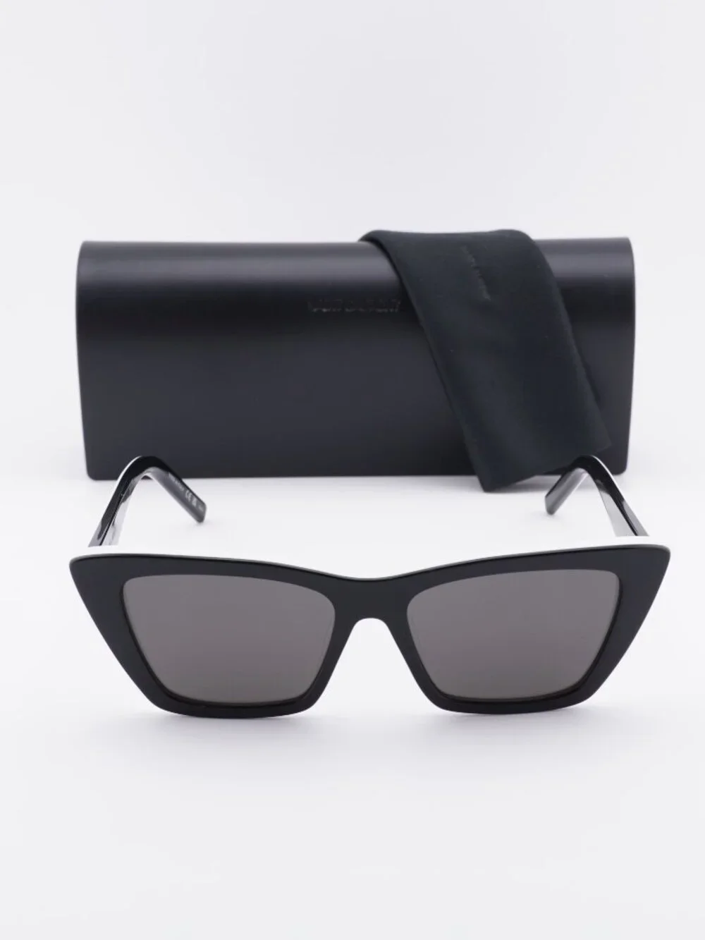 Saint Laurent model sl276